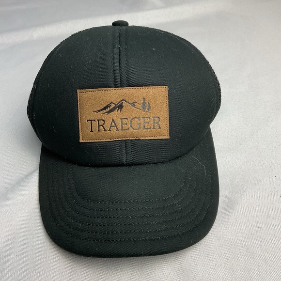 Traeger Grills Black SnapBack‎ Trucker Hat Mesh Back Men's Adjustable WORN ONCE - Picture 1 of 6